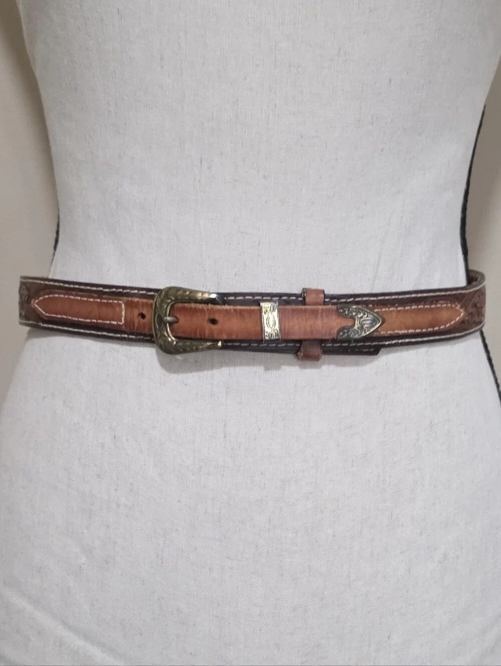 Vintage- Brown Tooled Leather Western Buckle  Belt